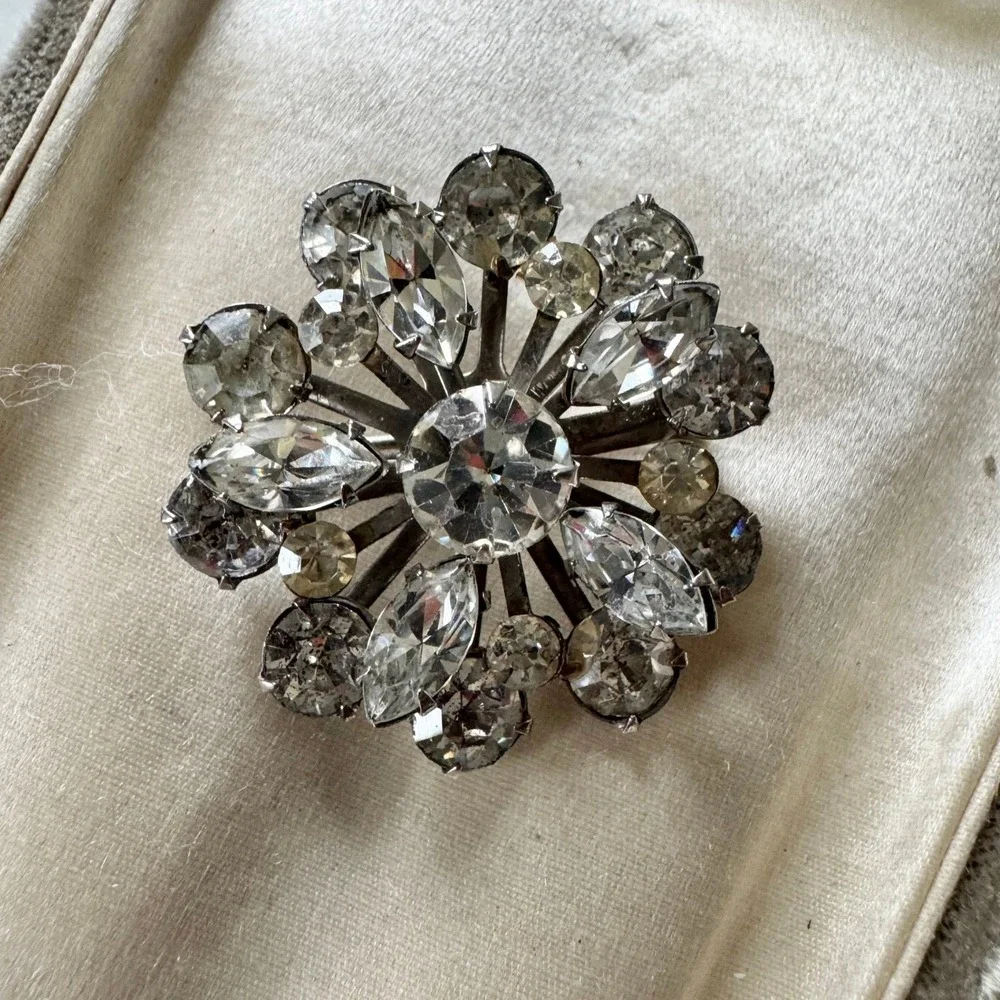 Vintage 1950s Diamante Rhinestone Pinwheel Brooch Rhodium Plated Silver Tone Pin